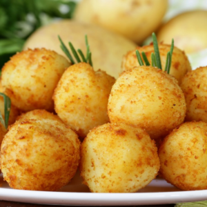 Receita deliciosa de bolinhas de batata fica uma delicia.