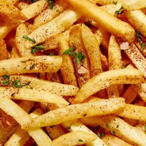 Receita de Batatas fritas crocante com molho de queijo.